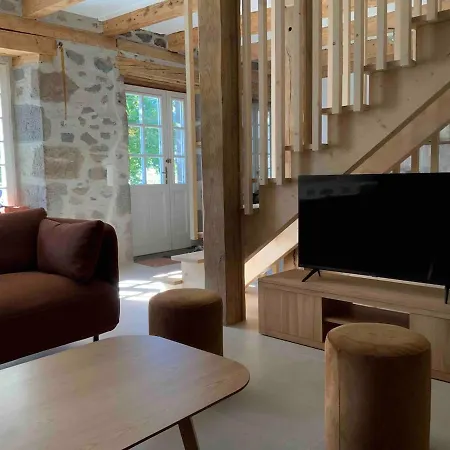 Semesterbostad Belle Maison Au Pied Du Puy Mary Le Falgoux