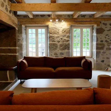 Semesterbostad Belle Maison Au Pied Du Puy Mary Le Falgoux