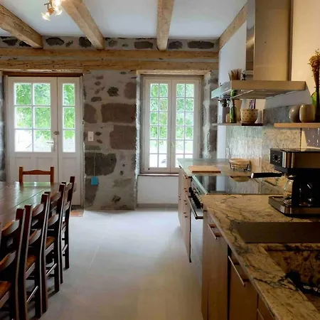 Semesterbostad Belle Maison Au Pied Du Puy Mary Le Falgoux